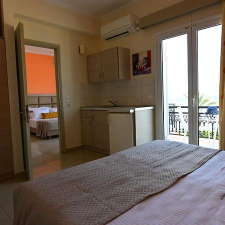 Nadia'S Studios & Apartments In Argasi, Sea-View Bagian luar foto