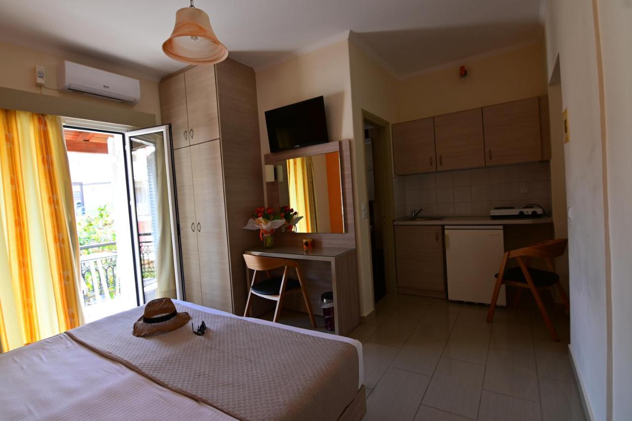 Nadia'S Studios & Apartments In Argasi, Sea-View Bagian luar foto