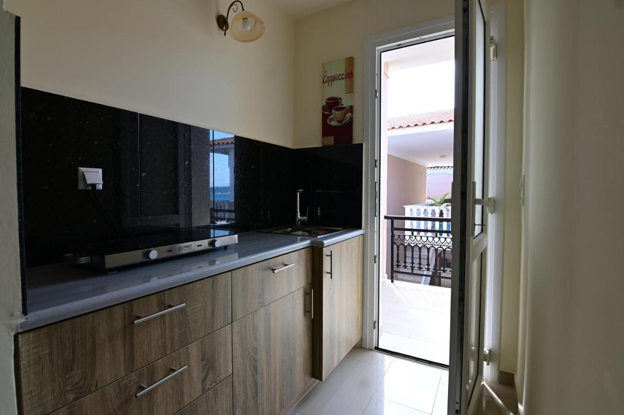 Nadia'S Studios & Apartments In Argasi, Sea-View Bagian luar foto